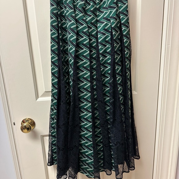 Tuckernuck Emerald Geo Marlow Skirt
XS - Picture 2 of 4